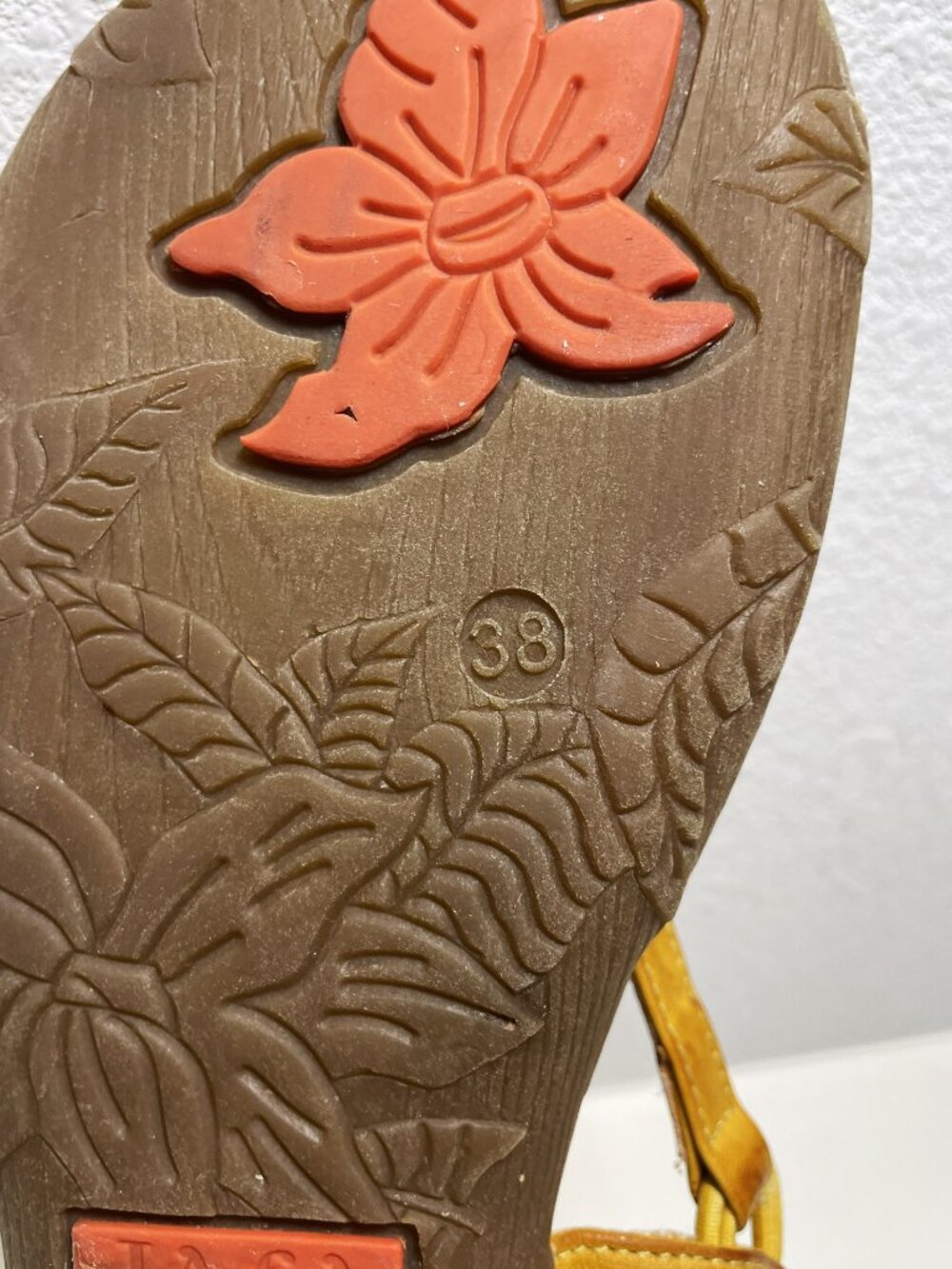 JAFA Women's Yellow Cross-Strap Sandals - Picture 5 of 9